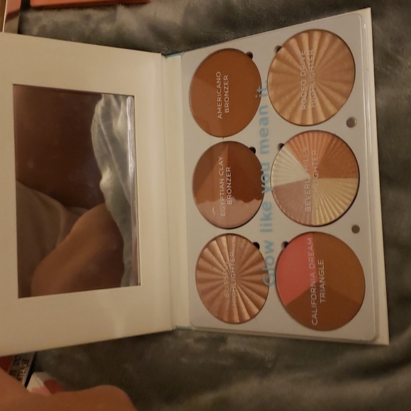 On the Glow OFRA PALETTE - Picture 4 of 7
